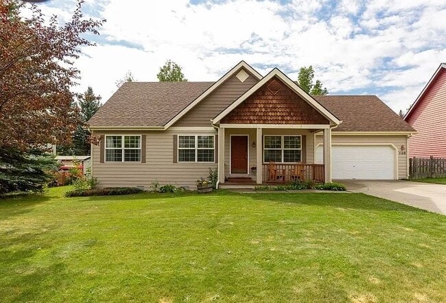 Building Photo - 1128 N Spruce Dr