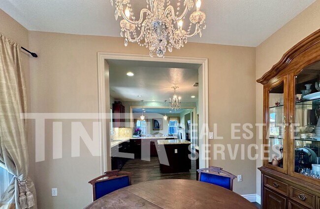 Building Photo - 3576 Hume St