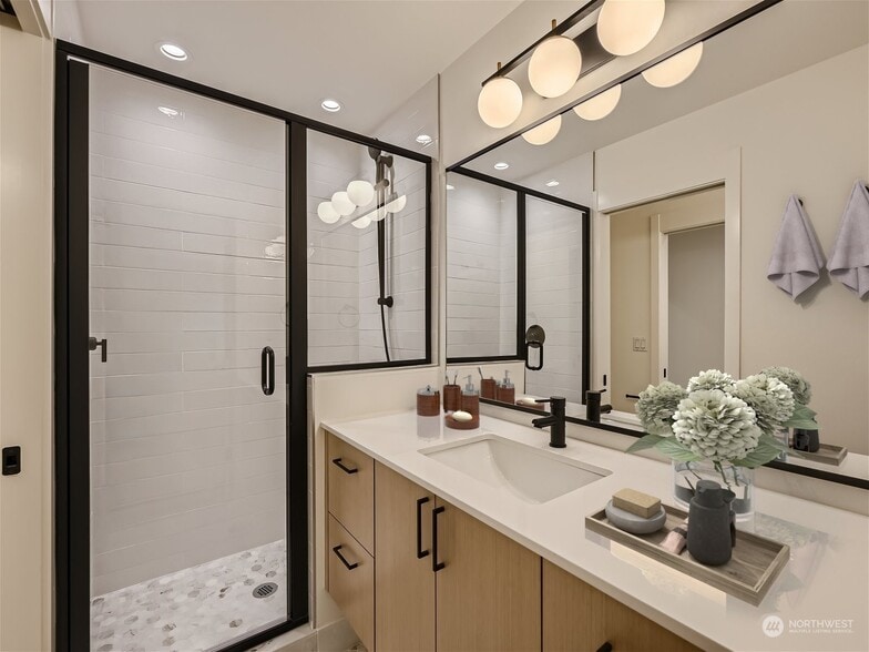 Master Bedroom Bathroom - 10346 Wallingford Ave N