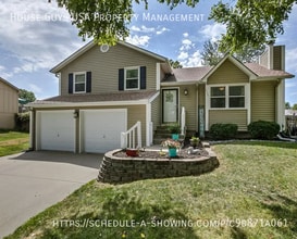 Building Photo - 420 SE Onyx Dr