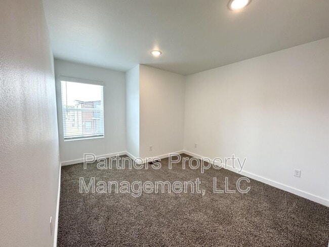 Building Photo - 1070 Boardwalk Ave