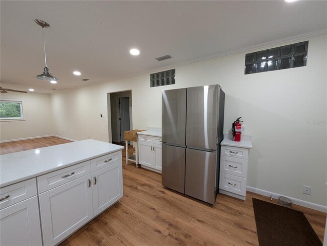 Building Photo - 8481 S Great Oaks Dr