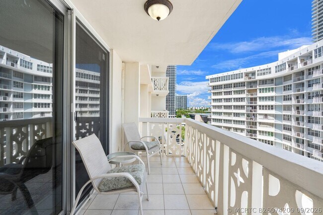 Building Photo - 1825 S Ocean Dr