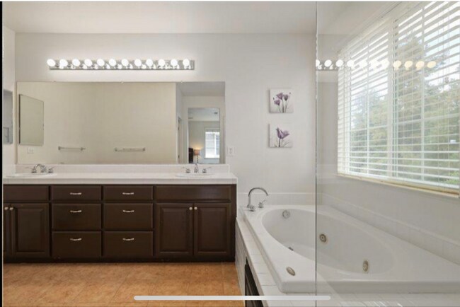 Building Photo - 4036 Escatta Ave