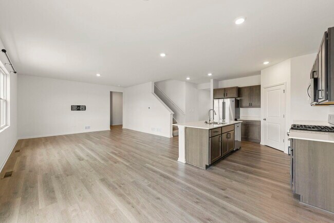 Building Photo - 13713 Sanibel St