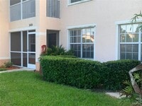 Building Photo - 2 / 2 Lakefront Condo