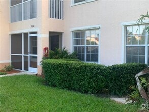 Building Photo - 2 / 2 Lakefront Condo
