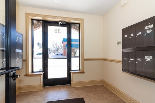 Building Photo - 36 S Cass Ave