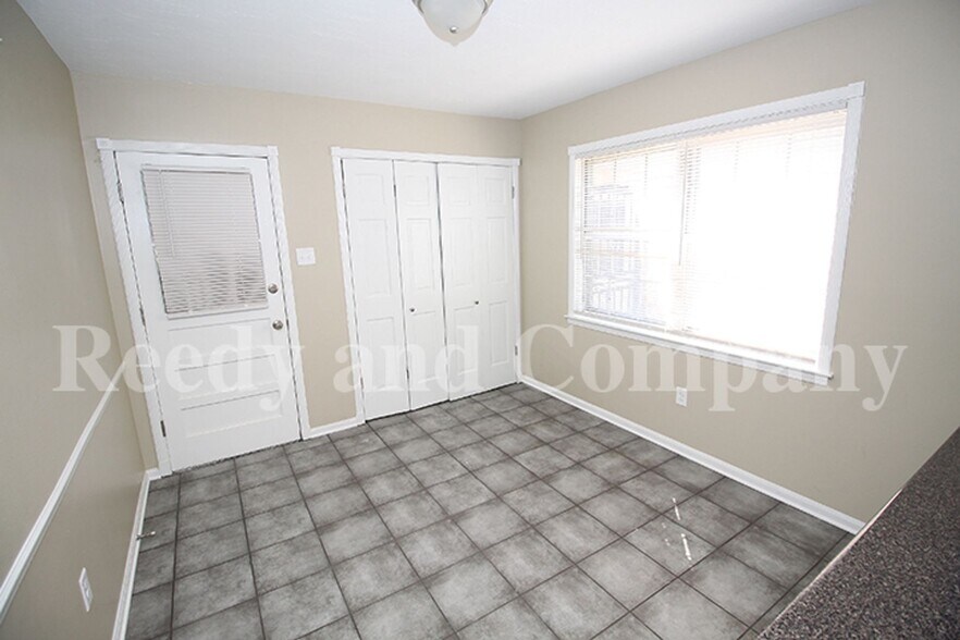 Building Photo - 3235 Fox Chase Dr