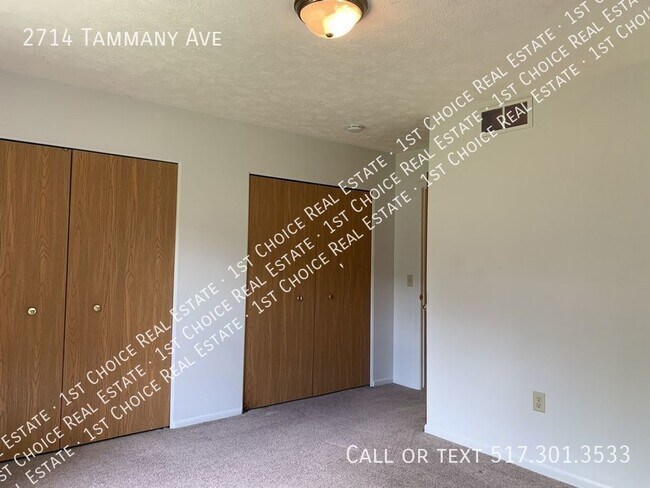 Building Photo - Spacious 3-BDR 1.5-BTH Duplex w/ Garage & ...