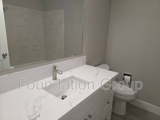 Building Photo - 938 N 100th St