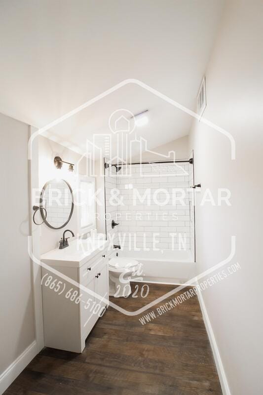 Building Photo - 404 E Emerald Ave