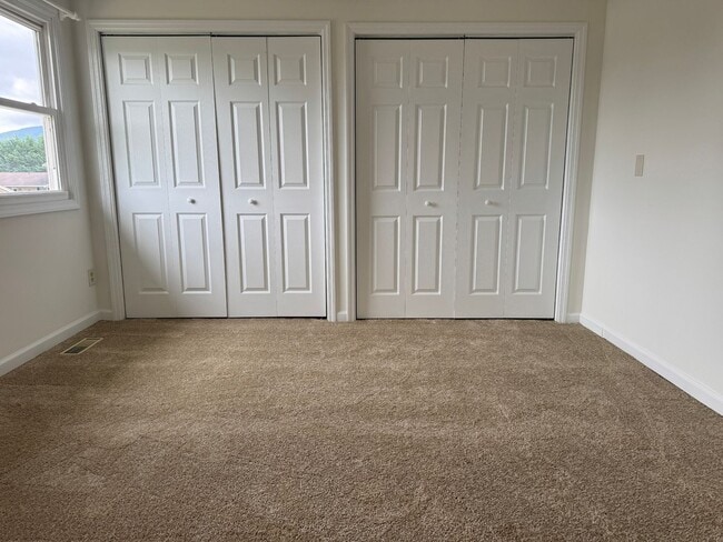 Building Photo - Gorgeous 2 BR Townhouse in New Market!