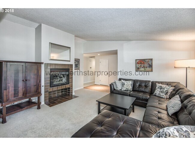 Building Photo - Great Lake Grove Bungalow Walking Distance to Everything