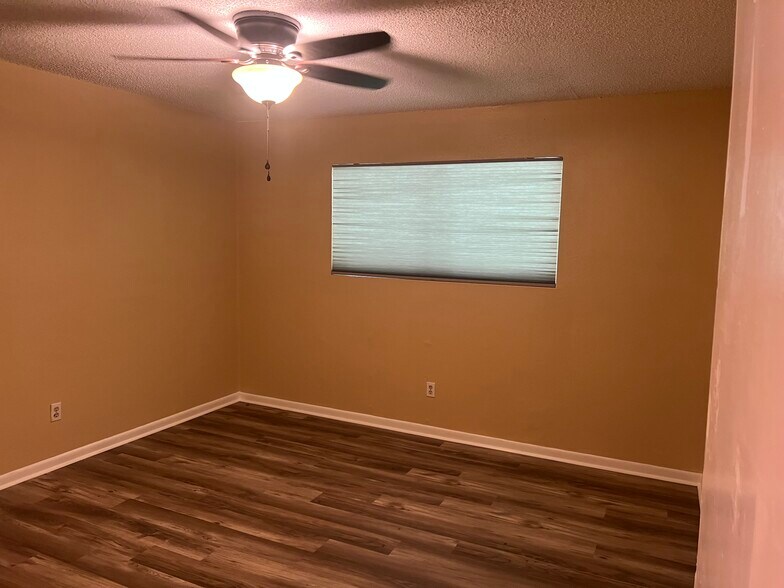 Building Photo - 2305 Downey St