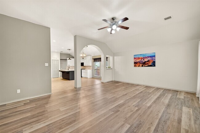 Building Photo - 2826 Lakecrest Forest Dr