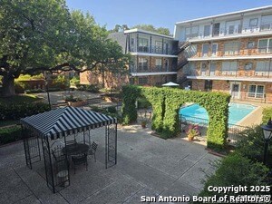 Building Photo - 8401 N New Braunfels Ave