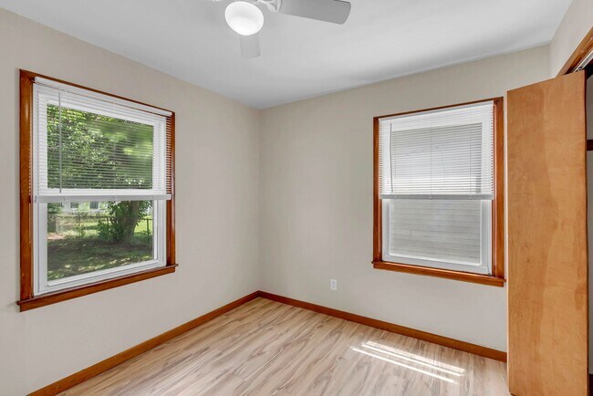 Building Photo - Updated 4 Bedroom 3 bathroom in Derby, KS