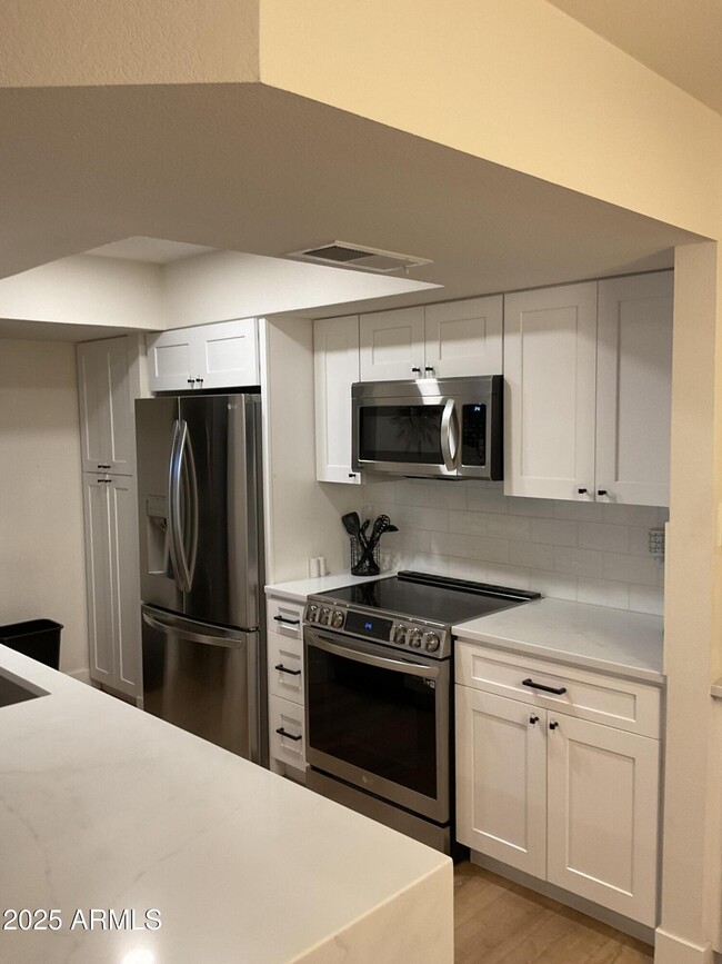 Building Photo - 7950 E Starlight Way