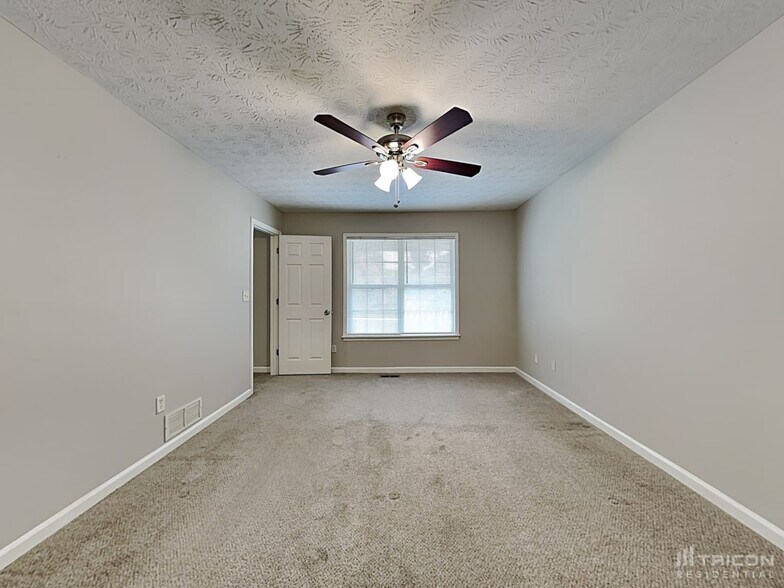 Building Photo - 205 N Willow Ct
