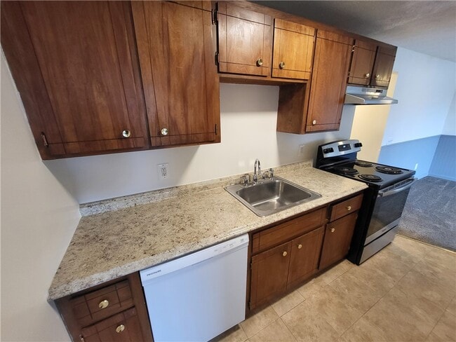 Building Photo - 7554 Victor Mendon Rd