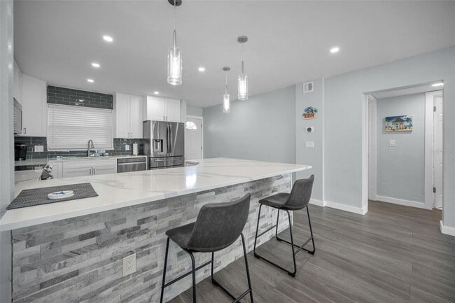 Building Photo - 300 64th Ave