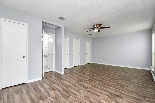 Building Photo - 2379 Briarwest Blvd