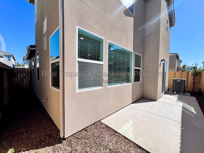 Building Photo - 1526 Woodhill Ln