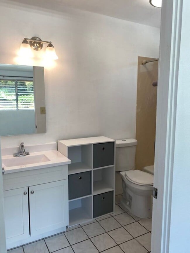 Building Photo - 1 BEDROOM, 1BATH UNIT UTILITIES INCLUDED-PEARLCITY