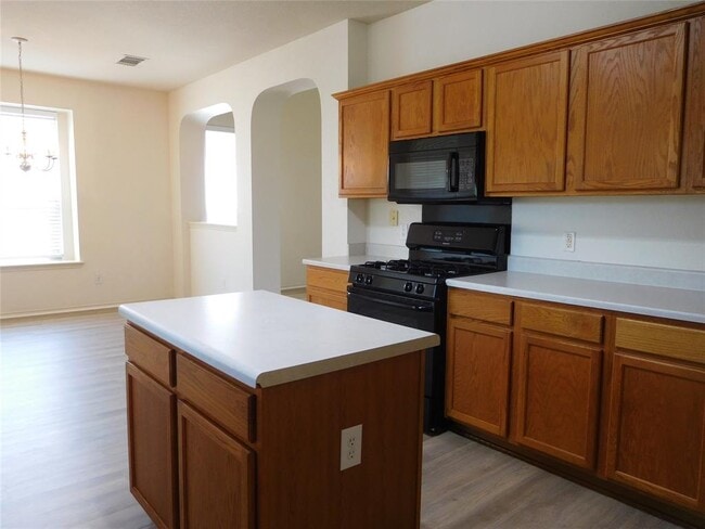 Building Photo - 911 Middle Brook Dr