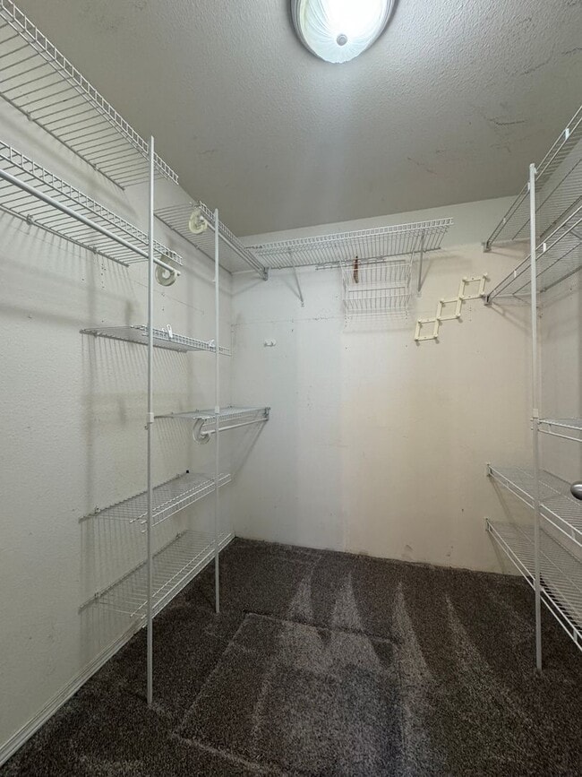 Building Photo - Spacious & Modern 3-Bedroom Home for Lease...