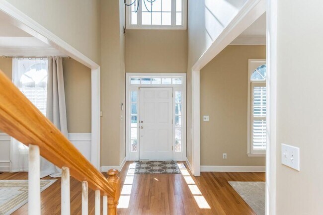 Building Photo - 1231 Wildcliff Cir