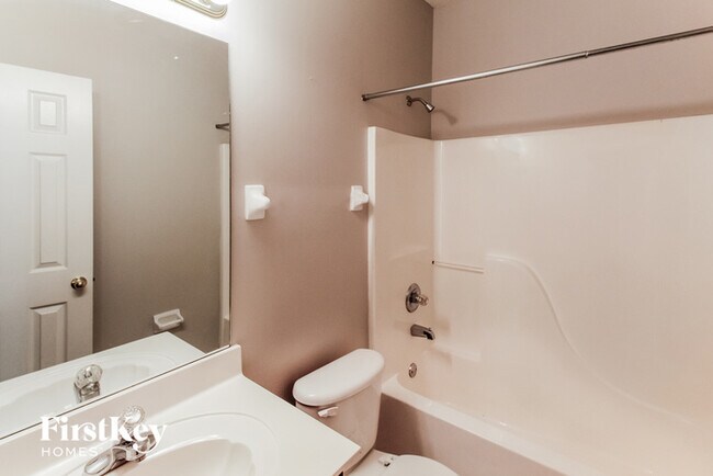 Building Photo - 8672 Eagle Dr