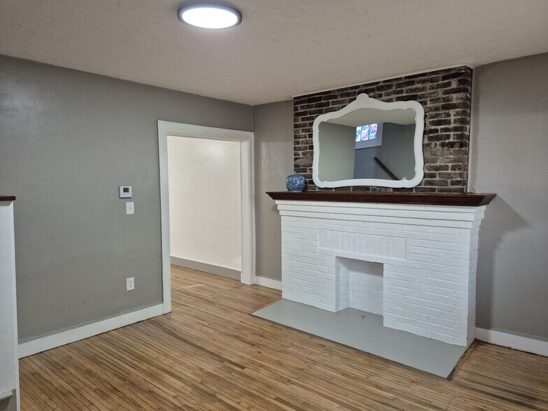 Building Photo - 723 Hanford St