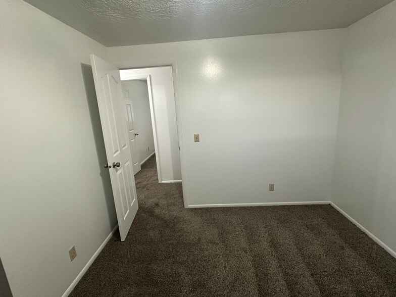 Building Photo - 689 E 2300 N