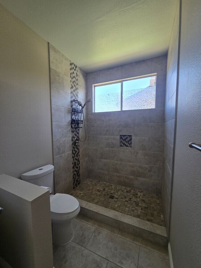 Building Photo - A Fabulous 4 Bedroom Single Story Home at the Lakes