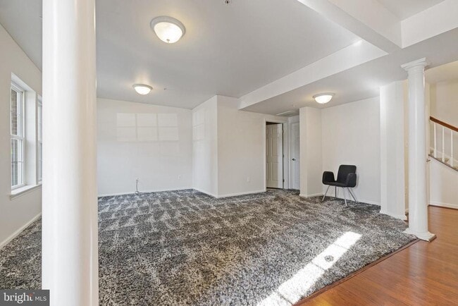 Building Photo - 942 Hall Station Dr