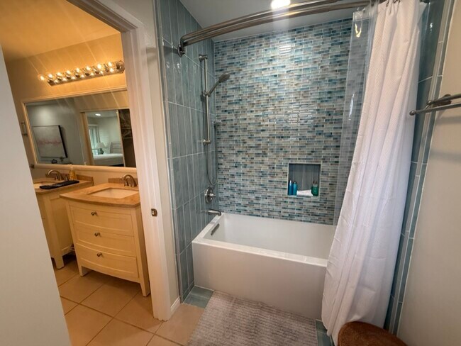 Building Photo - 19 Mission Plaza Dr