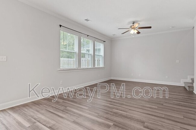 Building Photo - 837 Elsie Dr