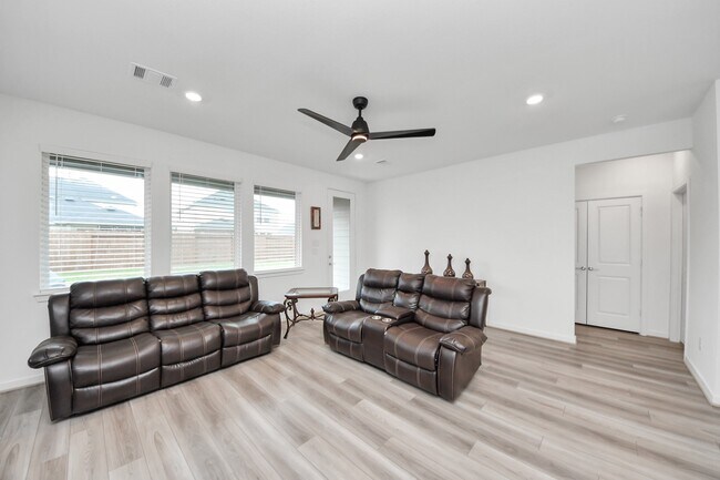 Building Photo - 21719 Flannel Bush Ln