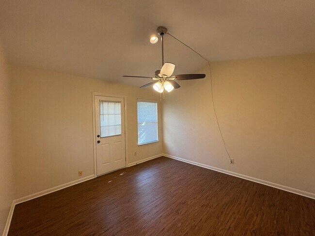 Building Photo - Dorian Properties2 (1504 Cinnamon Path)