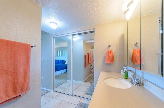 Building Photo - 900 Cove Cay Dr