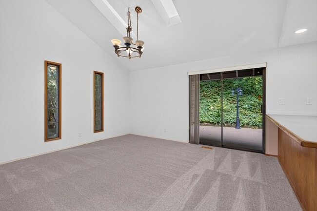 Building Photo - Mid-Century Gem with Hot Tub, Large Deck, and Bonus Rooms in Issaquah – 4 Bed, 3 Bath, 2,940 Sq Ft