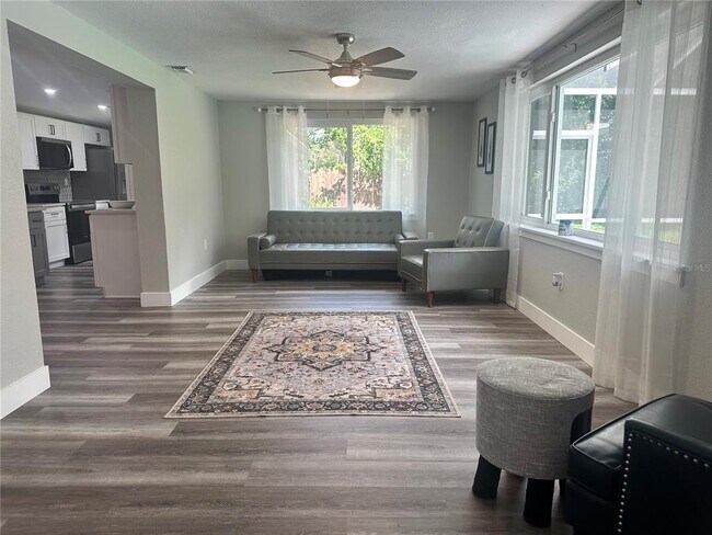 Building Photo - 12922 Post Rd