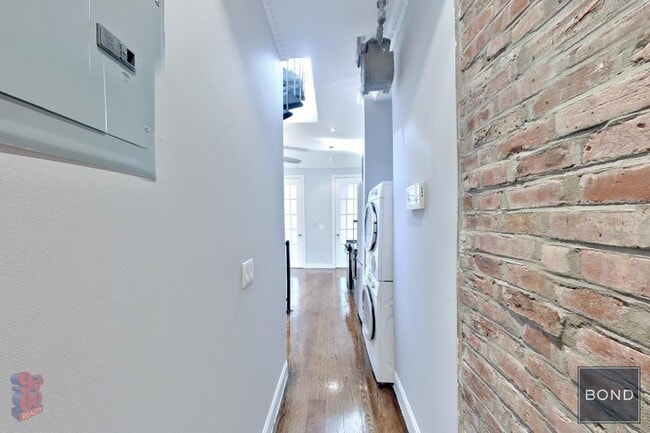 Building Photo - 314 E 106th St