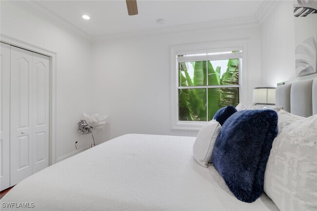 Building Photo - 10213 S Silver Palm Dr