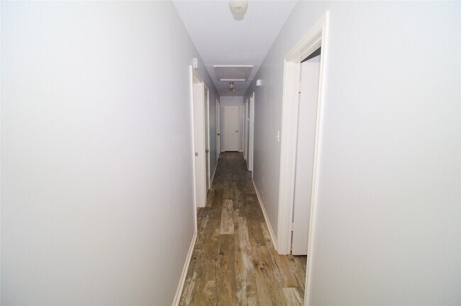 Building Photo - 1030 Montour Dr