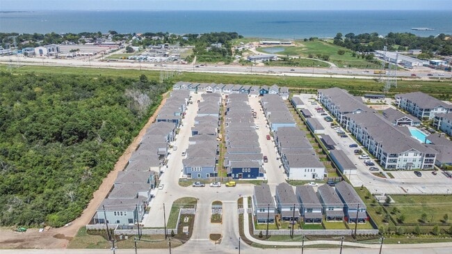 Building Photo - 583 Avisa Dr
