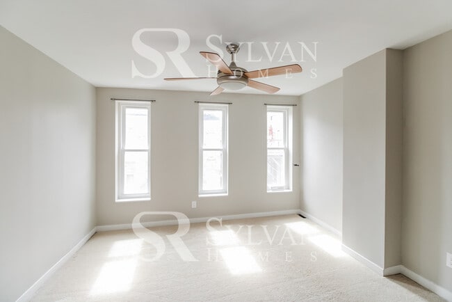 Building Photo - Enjoy living the good life in this 2 bedroom, 1.5 bathroom townhome