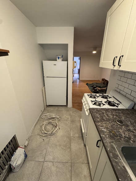 Building Photo - 905-909 Christian St